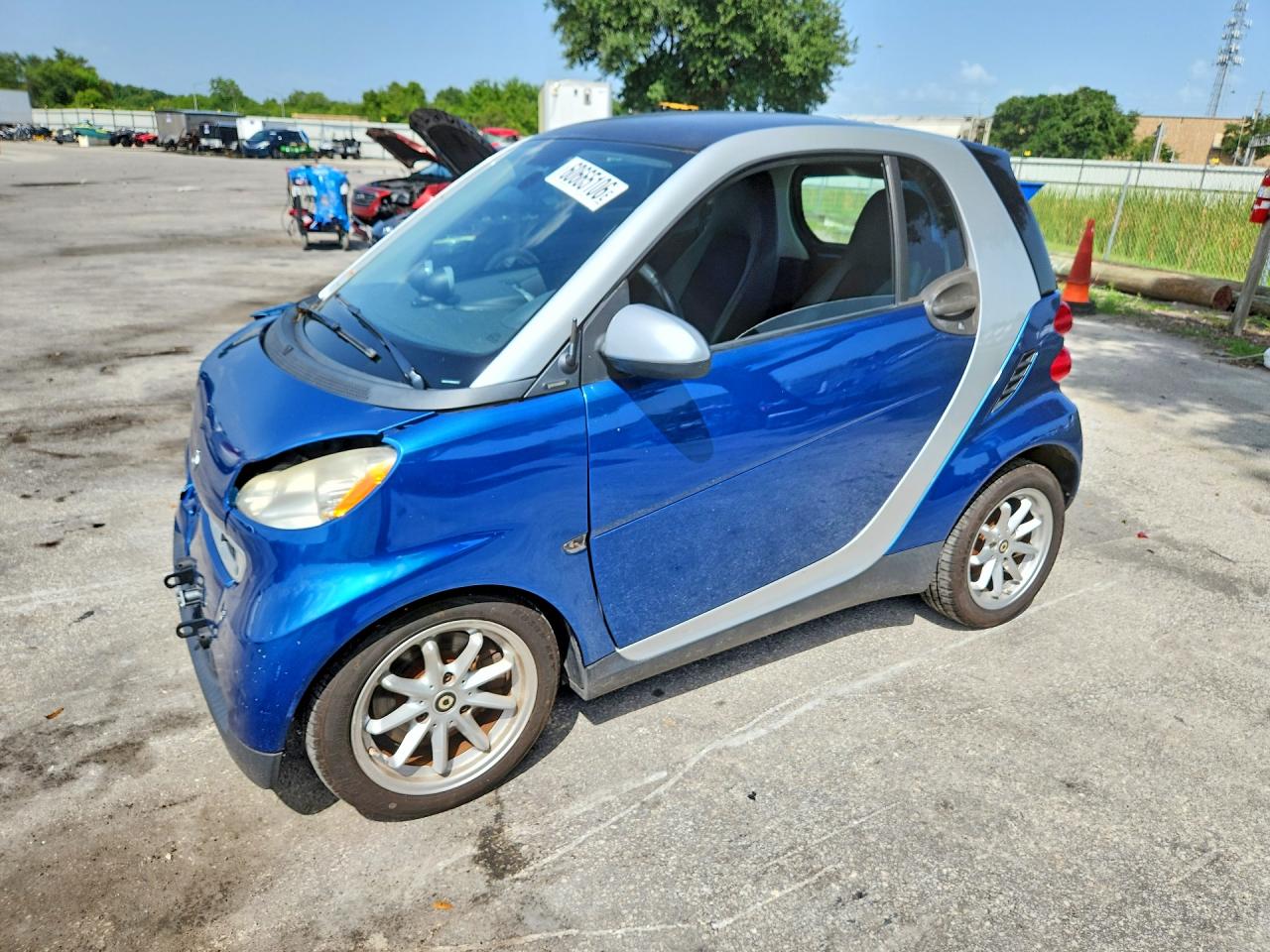 2009 Smart fortwo Pure, VIN WMEEJ31X59K254712 — Front end