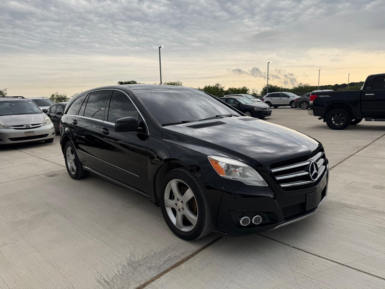 2011 Mercedes-Benz R 350, VIN 4JGCB6FE8BA116133 — Auction photo