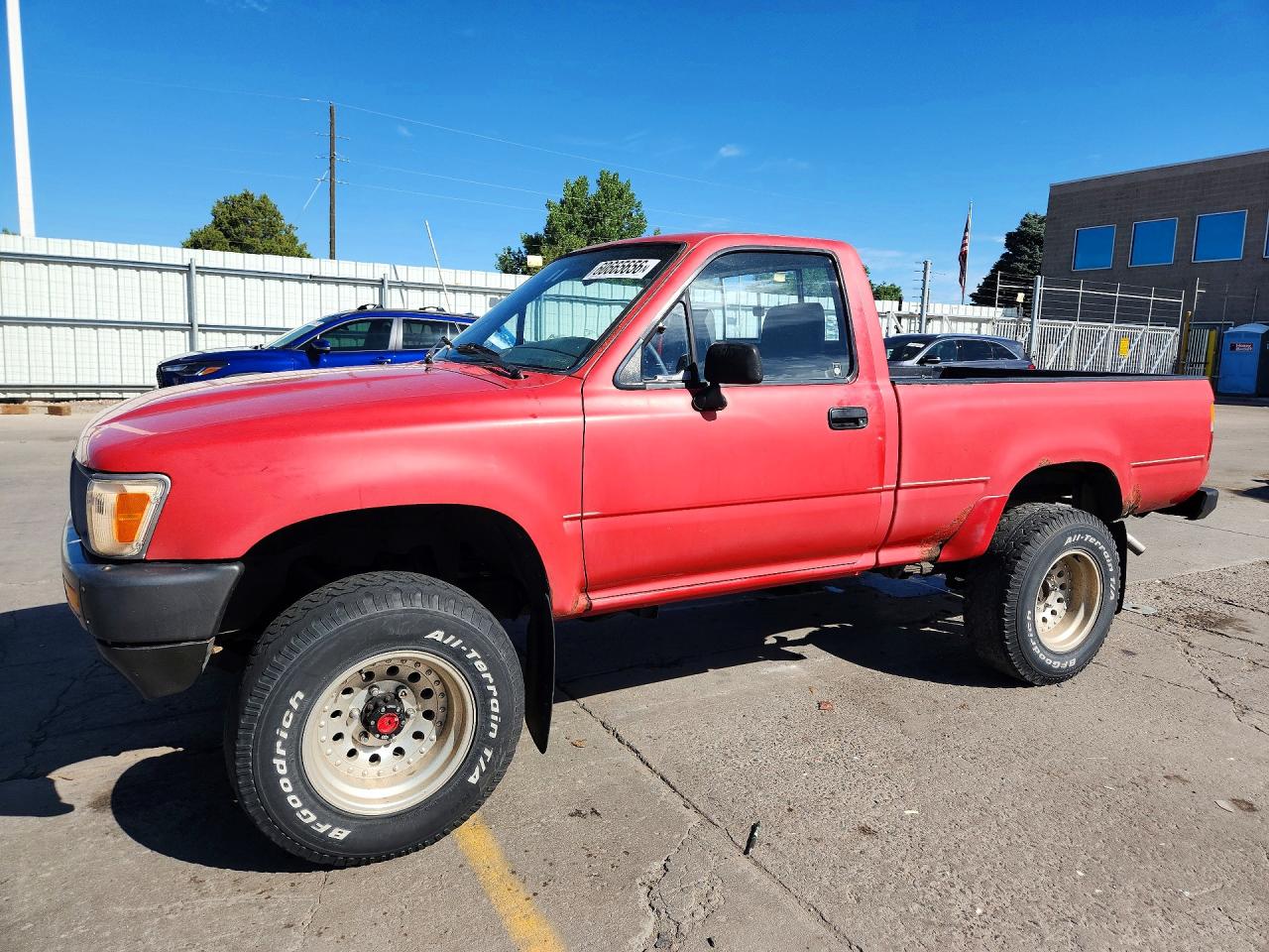 1989 Toyota Pickup DLX, VIN JT4VN01D0K2001536 — Front end
