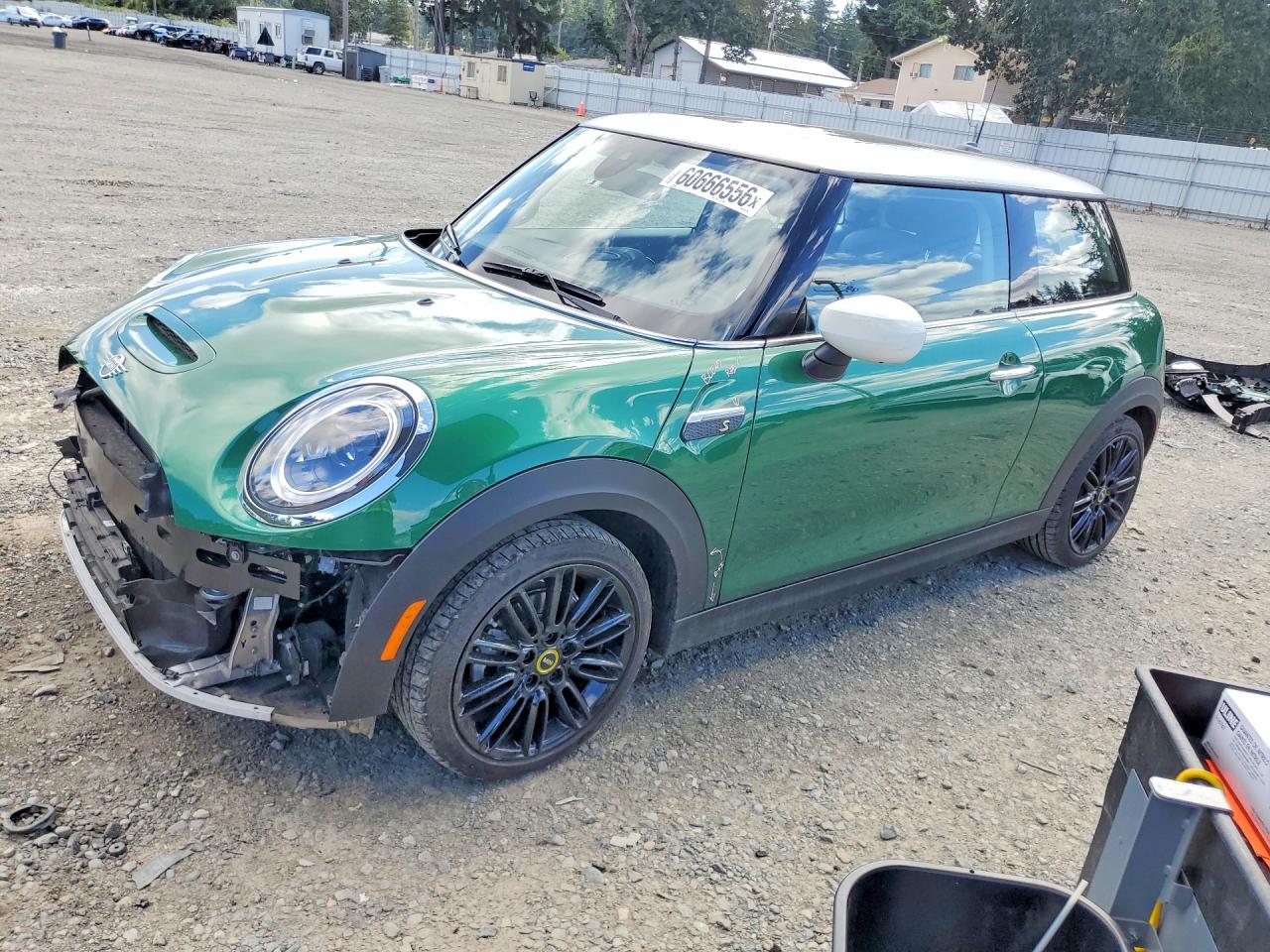 2024 MINI Hardtop Cooper SE, VIN WMW13DJ0XR2V87730 — Front end
