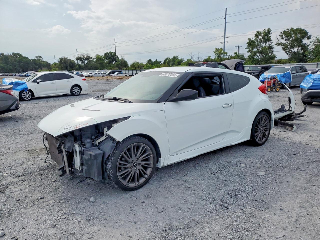 2013 Hyundai Veloster w/Black Int, VIN KMHTC6AD4DU160966 — Front end
