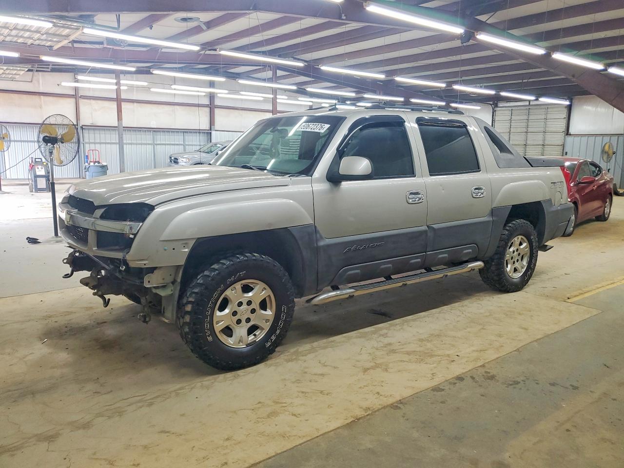 2004 Chevrolet Avalanche Z71, VIN 3GNEK12T84G114477 — Front end