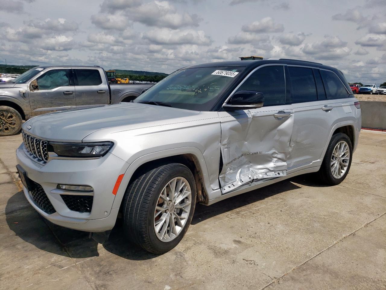 2023 Jeep Grand Cherokee Summit, VIN 1C4RJHEG2P8701370 — Side