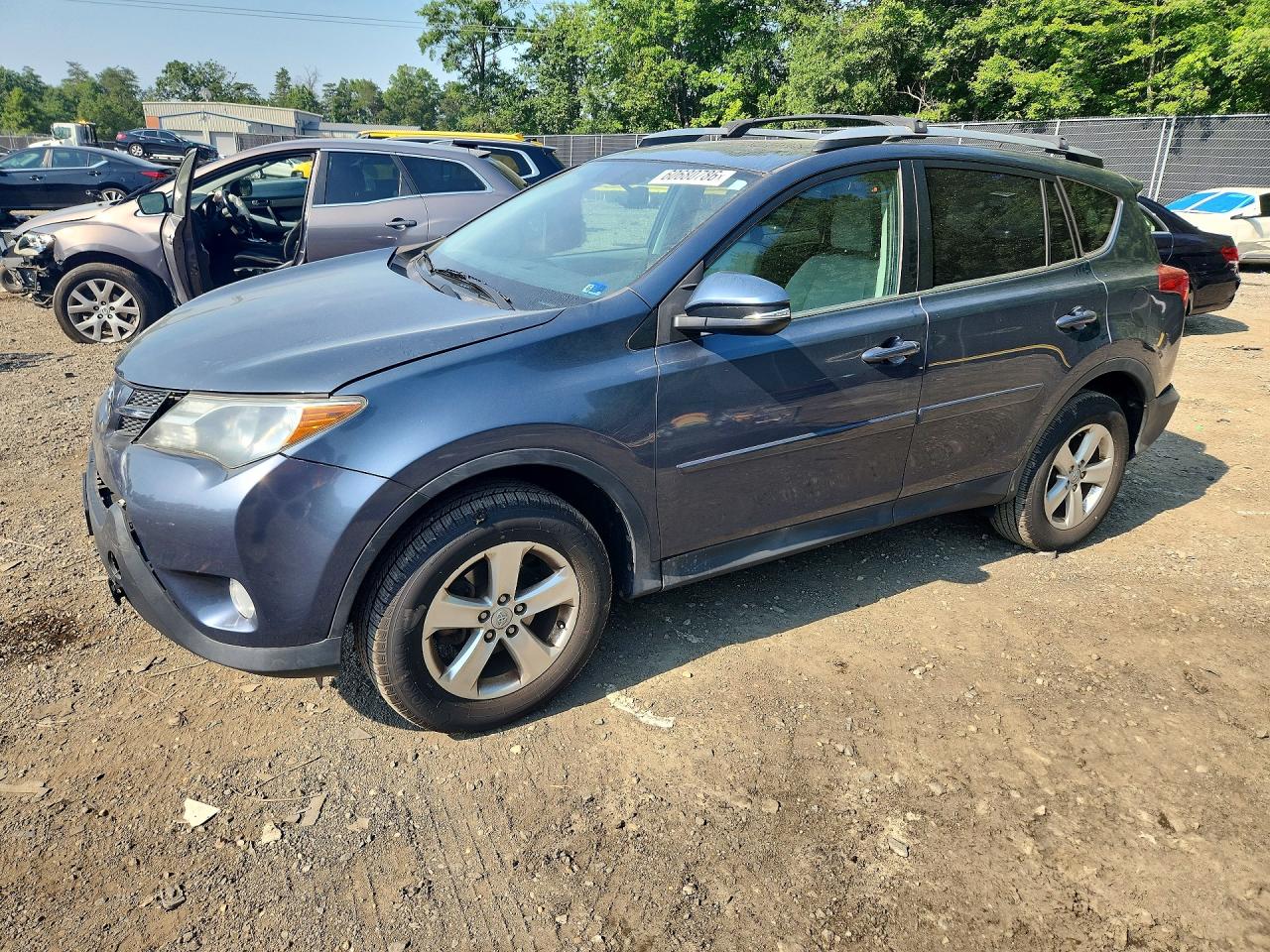 2013 Toyota RAV4 XLE, VIN 2T3RFREV0DW109686 — Front end