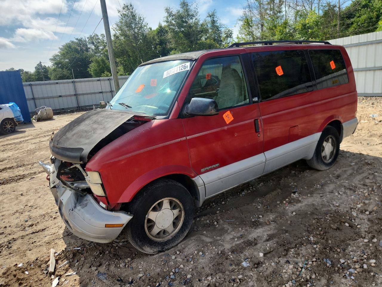 1997 GMC Safari, VIN 1GKDM19W9VB537579 — Front end