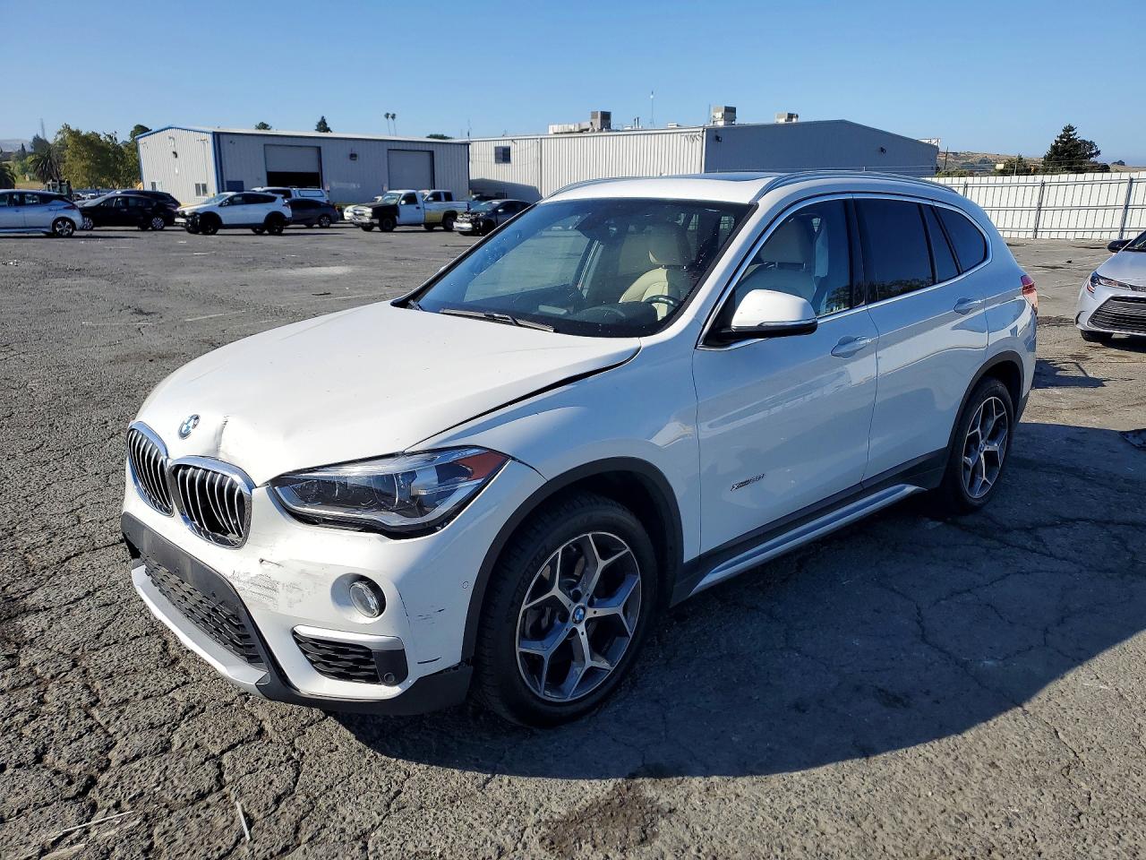 2017 BMW X1 xDrive28i, VIN WBXHT3C36H5F74852 — Front end