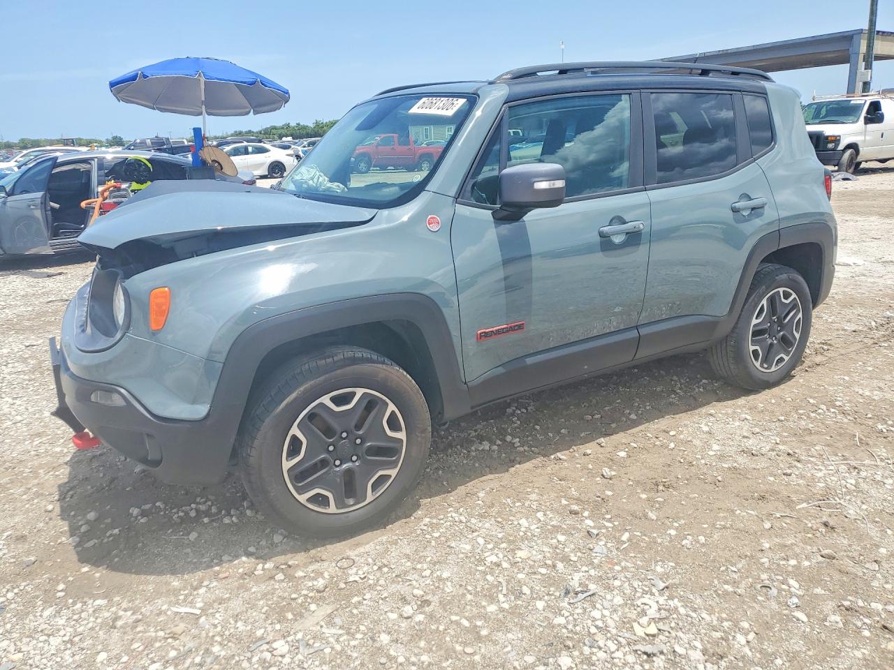2016 Jeep Renegade Trailhawk, VIN ZACCJBCTXGPC92093 — Перед
