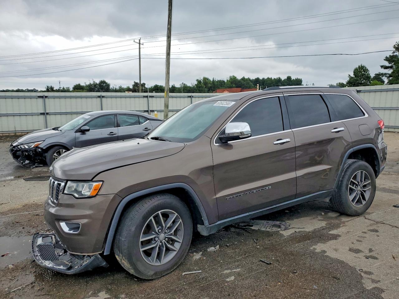 2017 Jeep Grand Cherokee Limited, VIN 1C4RJEBG7HC780276 — Front end