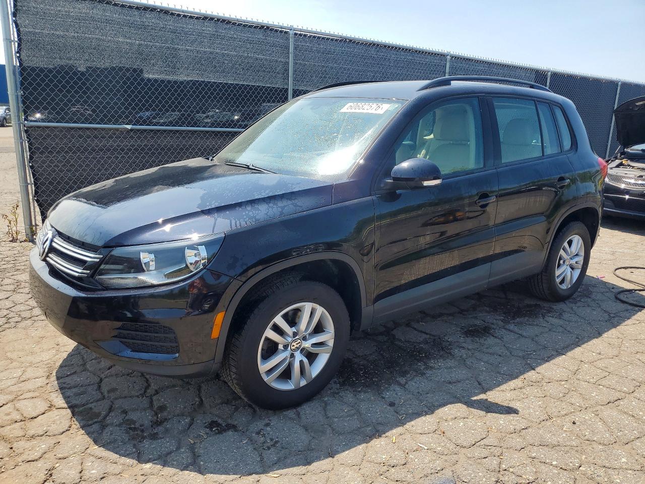 2017 Volkswagen Tiguan S, VIN WVGAV7AX7HK006674 — Мелкие вмятины и царапины
