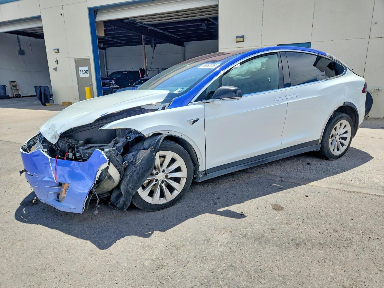 2021 Tesla Model X Long Range Plus, VIN 5YJXCDE20MF320515 — Front end