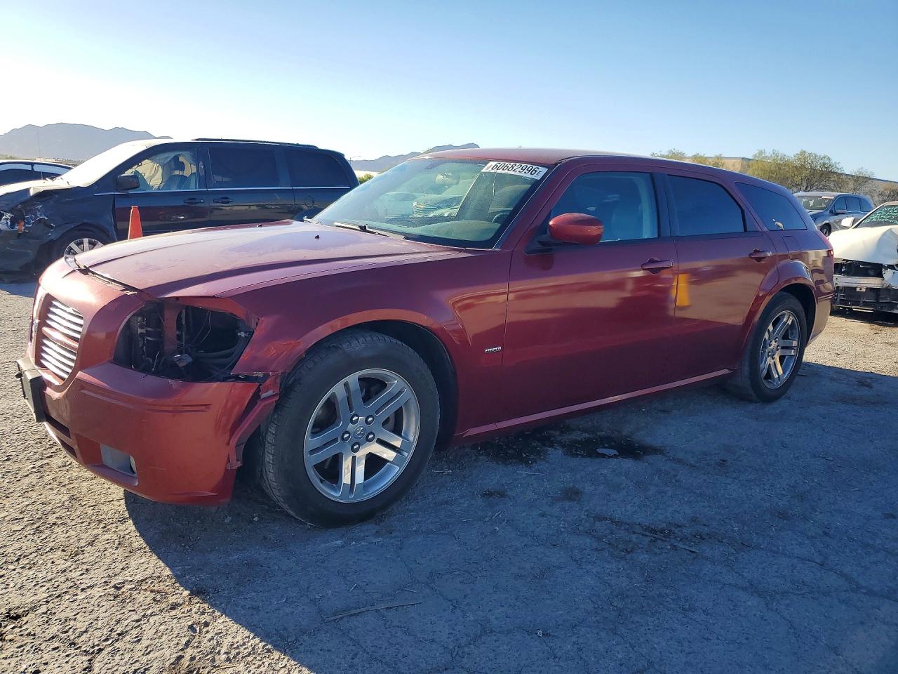 2005 Dodge Magnum RT, VIN 2D4GV58275H683551 — Перед