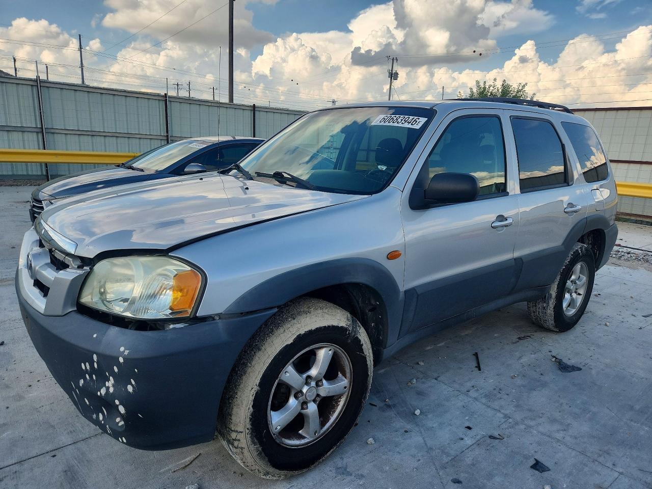 2005 Mazda Tribute i, VIN 4F2YZ02Z35KM17743 — Front end