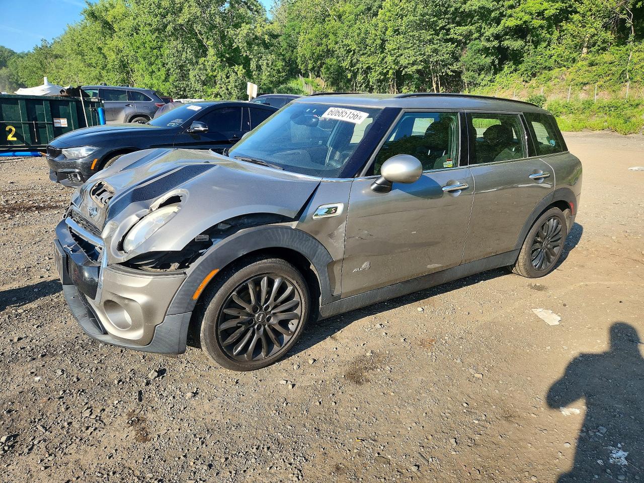 2017 MINI Clubman Cooper S, VIN WMWLU5C38H2E84133 — Перед