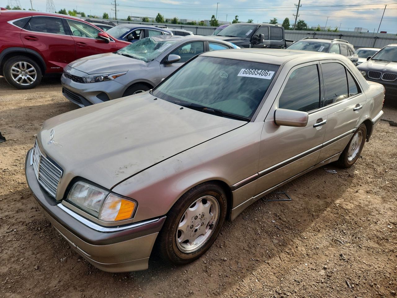 1999 Mercedes-Benz C 230/260/280/320, VIN WDBHA29G0XA725841 — Front end