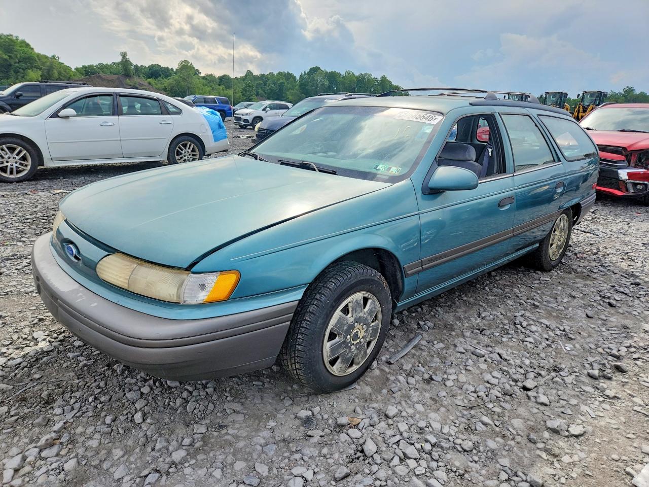 1992 Ford Taurus GL, VIN 1FALP5747NA214733 — Normal wear