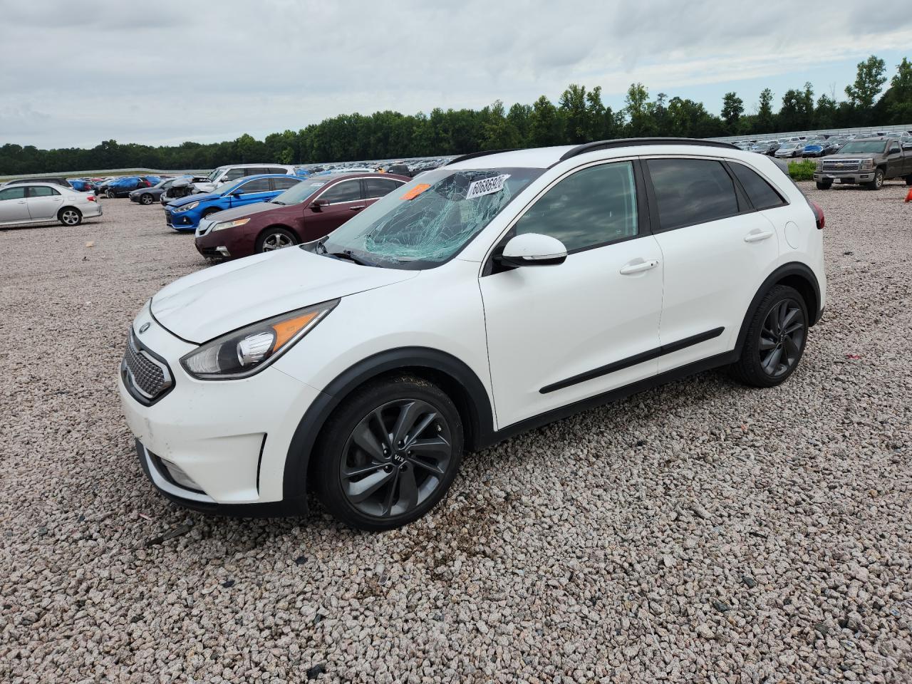 2017 Kia Niro EX, VIN KNDCC3LC7H5053059 — Front end