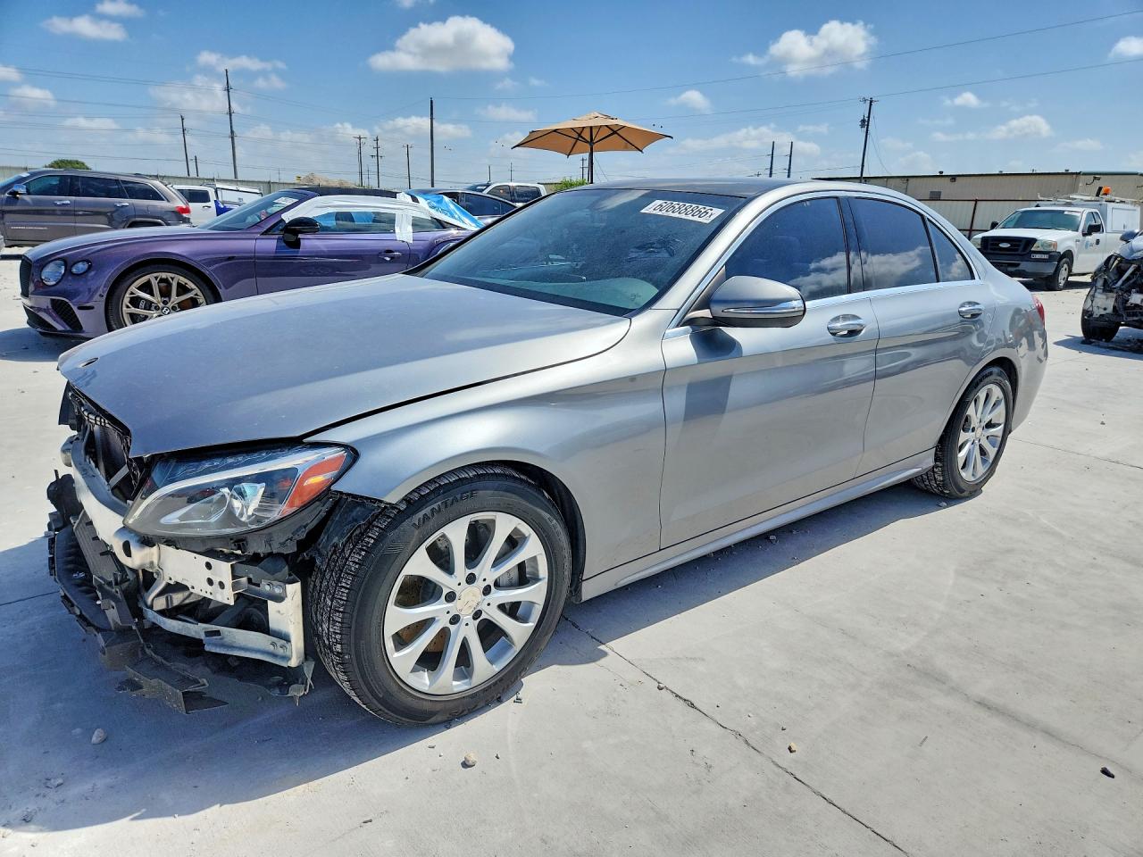 2015 Mercedes-Benz C 300, VIN 55SWF4JB5FU063751 — Перед