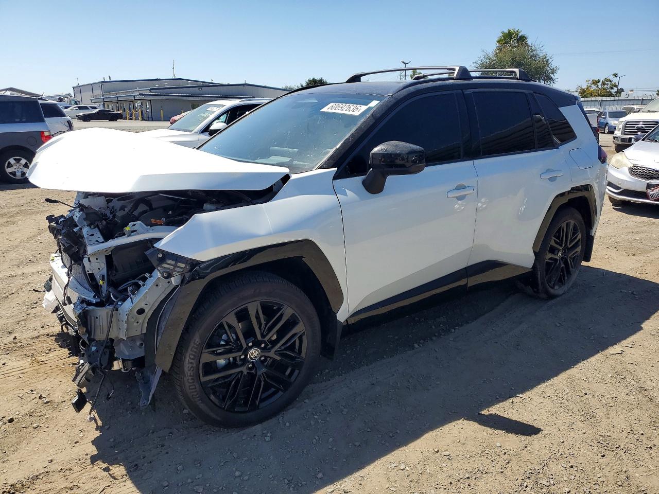 2026 Toyota RAV4 SE, VIN JTM6CRAV1TJ002399 — Перед