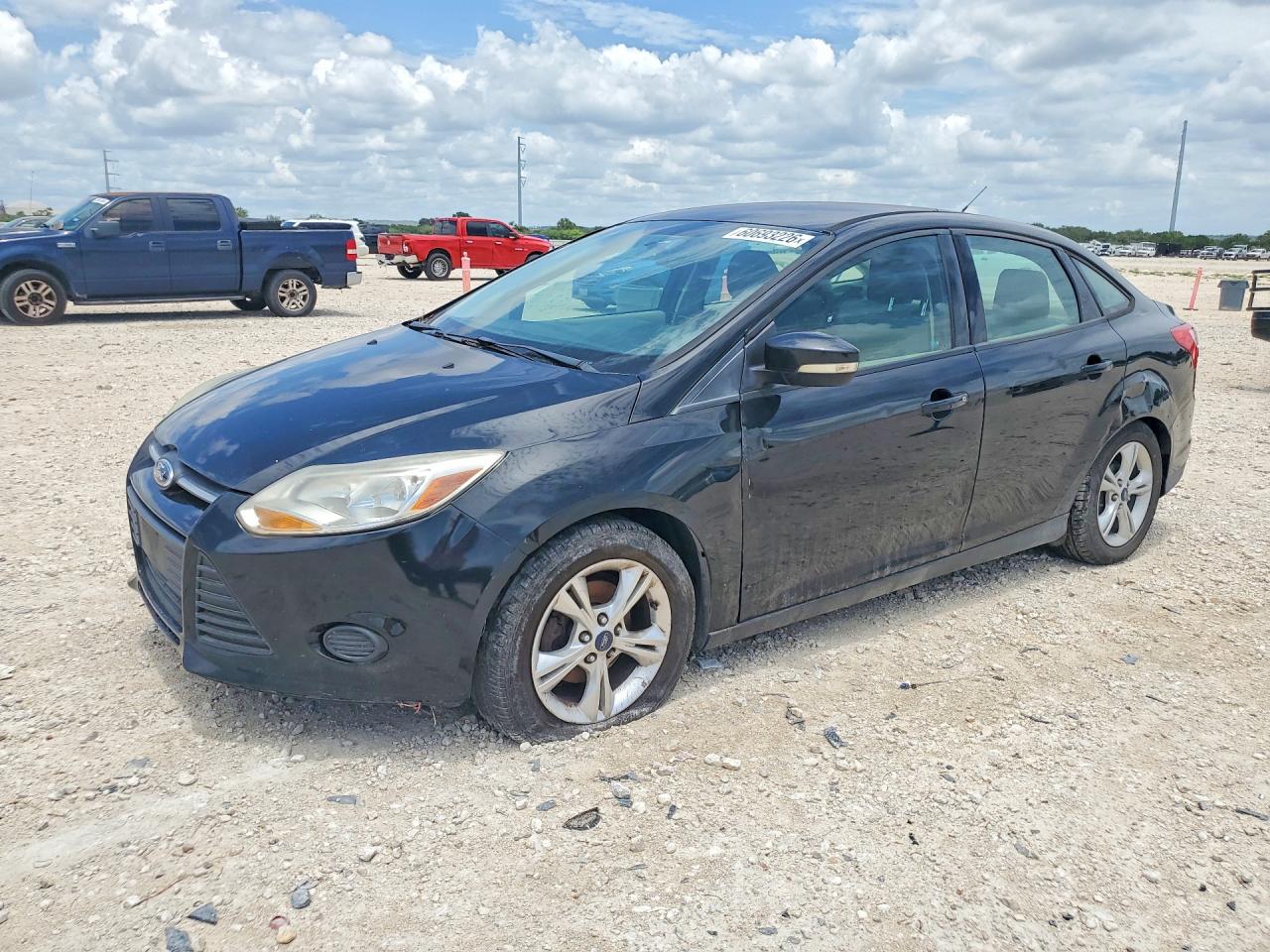 2014 Ford Focus SE, VIN 1FADP3F27EL117335 — Side