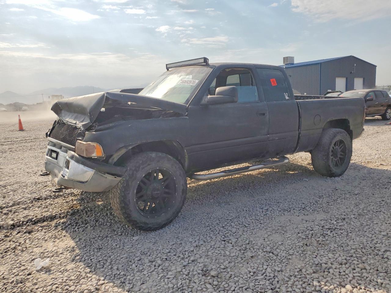 1996 Dodge 1500, VIN 3B7HF13Z5TG169352 — Перед