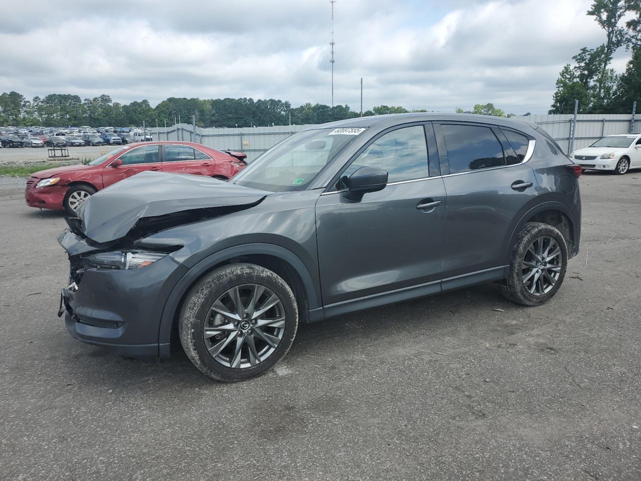 2021 Mazda CX-5 Signature, VIN JM3KFBEY6M0438567 — Front end