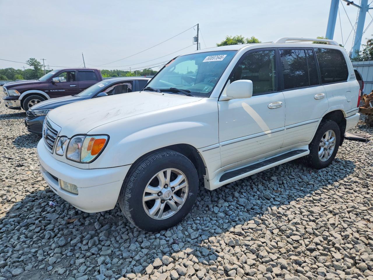 2005 Lexus LX 470, VIN JTJHT00W153551782 — Minor dents and scratches