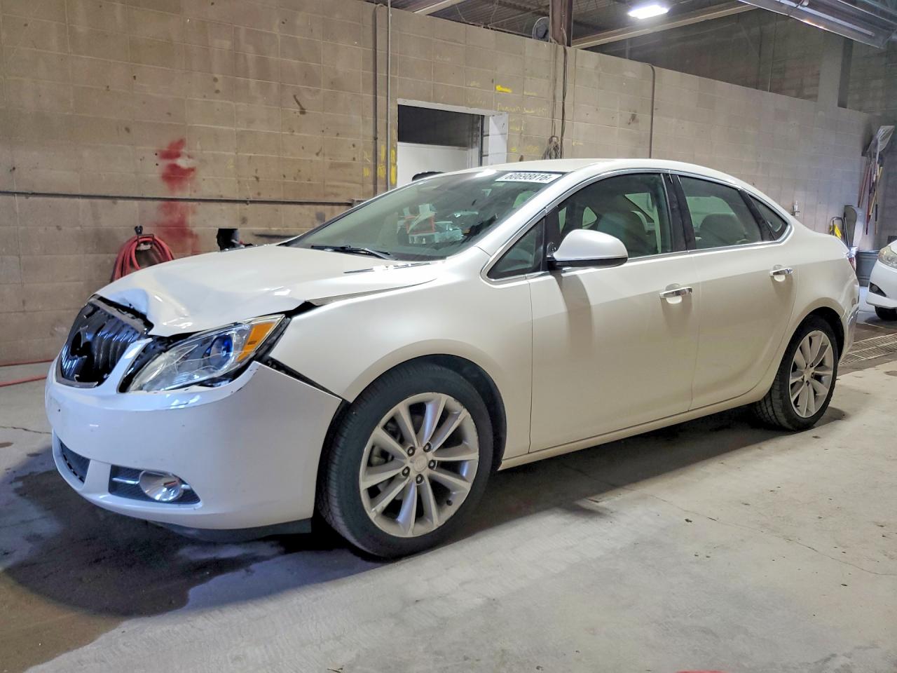 2013 Buick Verano, VIN 1G4PP5SK5D4244288 — Перед