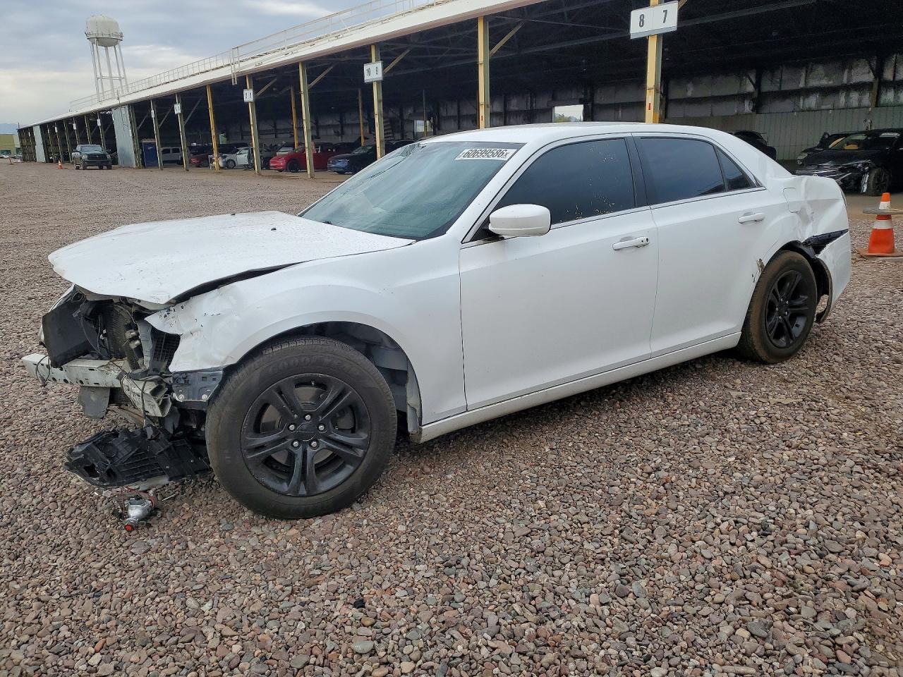 2013 Chrysler 300, VIN 2C3CCAAGXDH520623 — Перед
