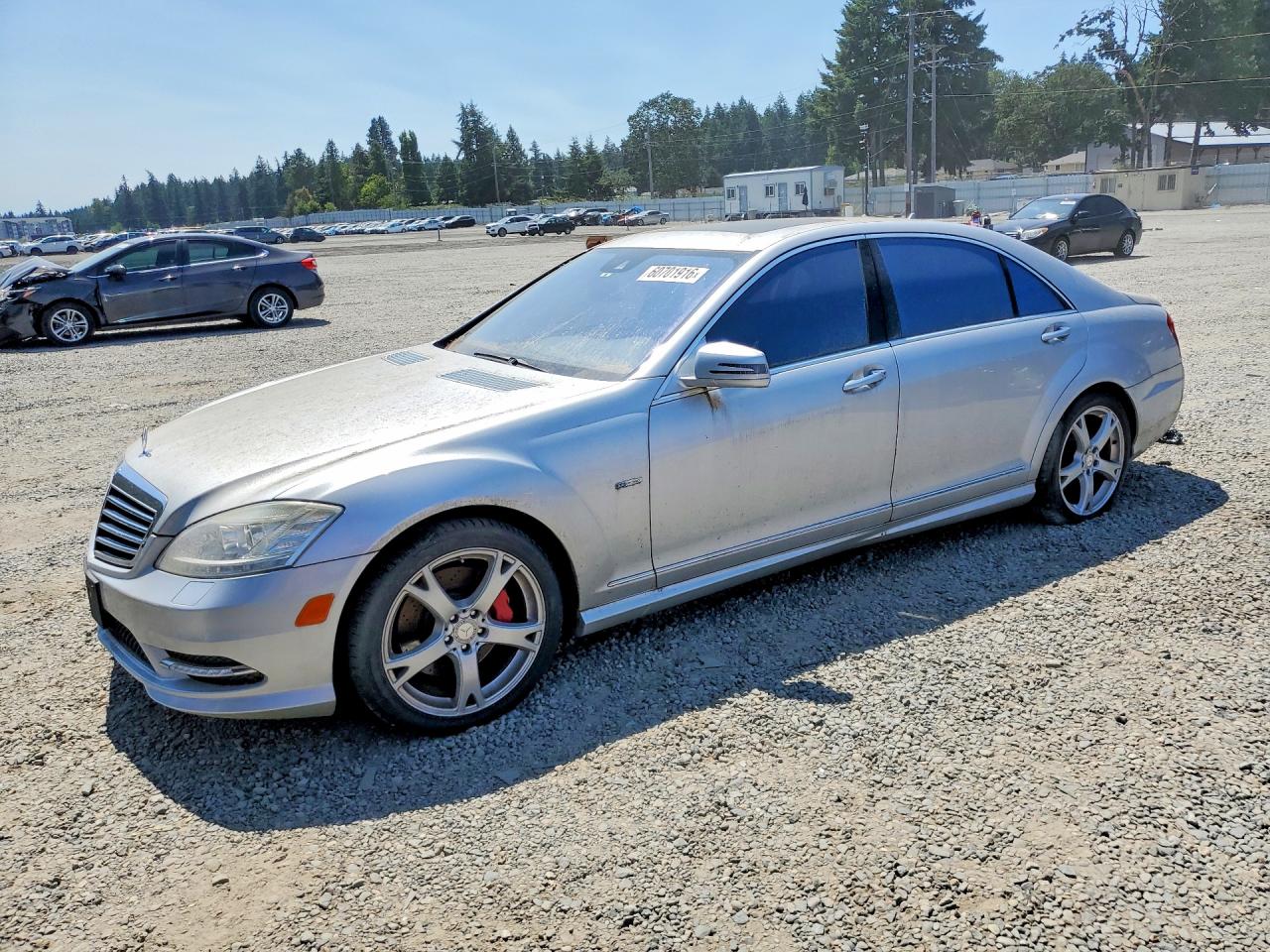 2011 Mercedes-Benz S 400, VIN WDDNG9FB6BA384898 — Minor dents and scratches