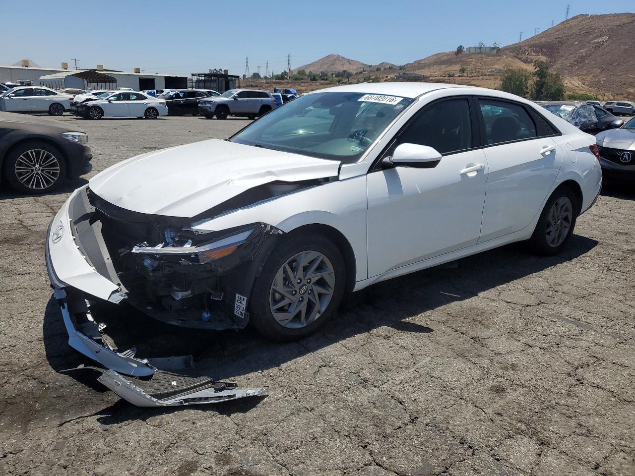 2024 Hyundai Elantra SEL, VIN KMHLM4DG8RU807643 — Front end