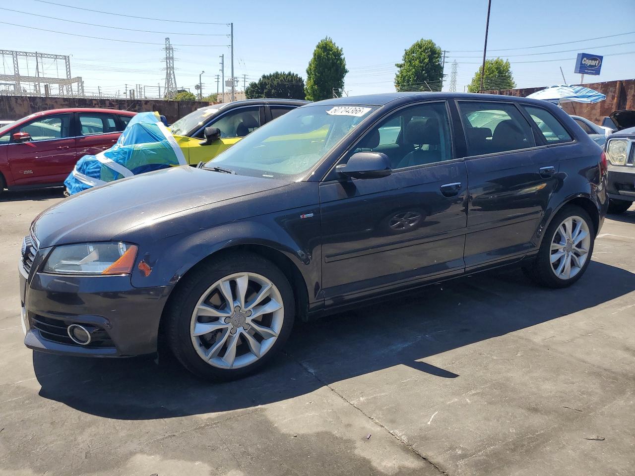 2012 Audi A3 Premium, VIN WAUBEAFM9CA167088 — Бок