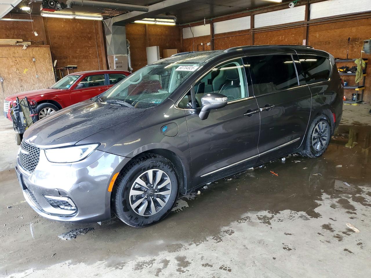 2021 Chrysler Pacifica Hybrid Limited, VIN 2C4RC1S75MR590481 — Front end
