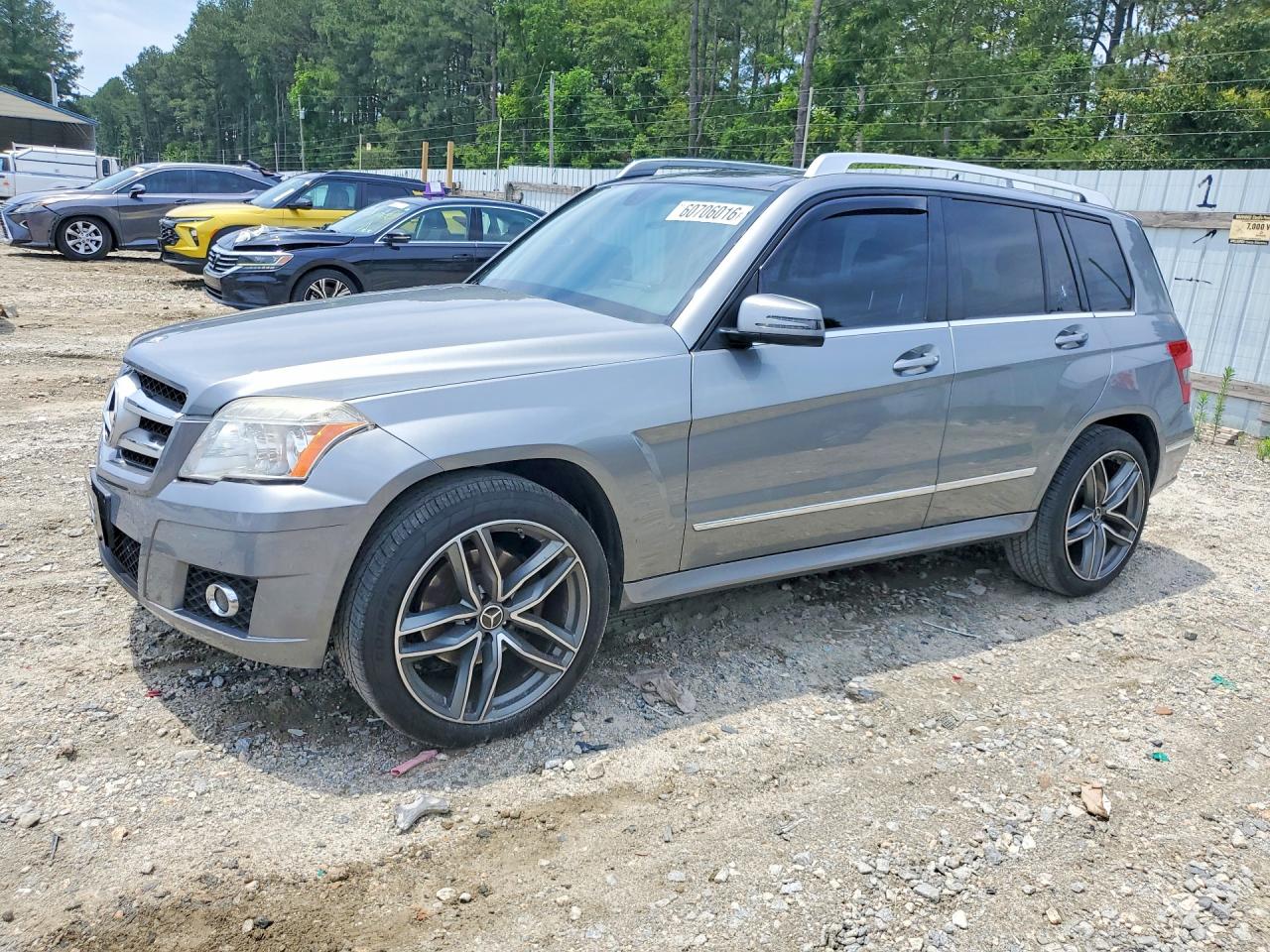 2011 Mercedes-Benz GLK 350, VIN WDCGG8HB8BF692811 — Side
