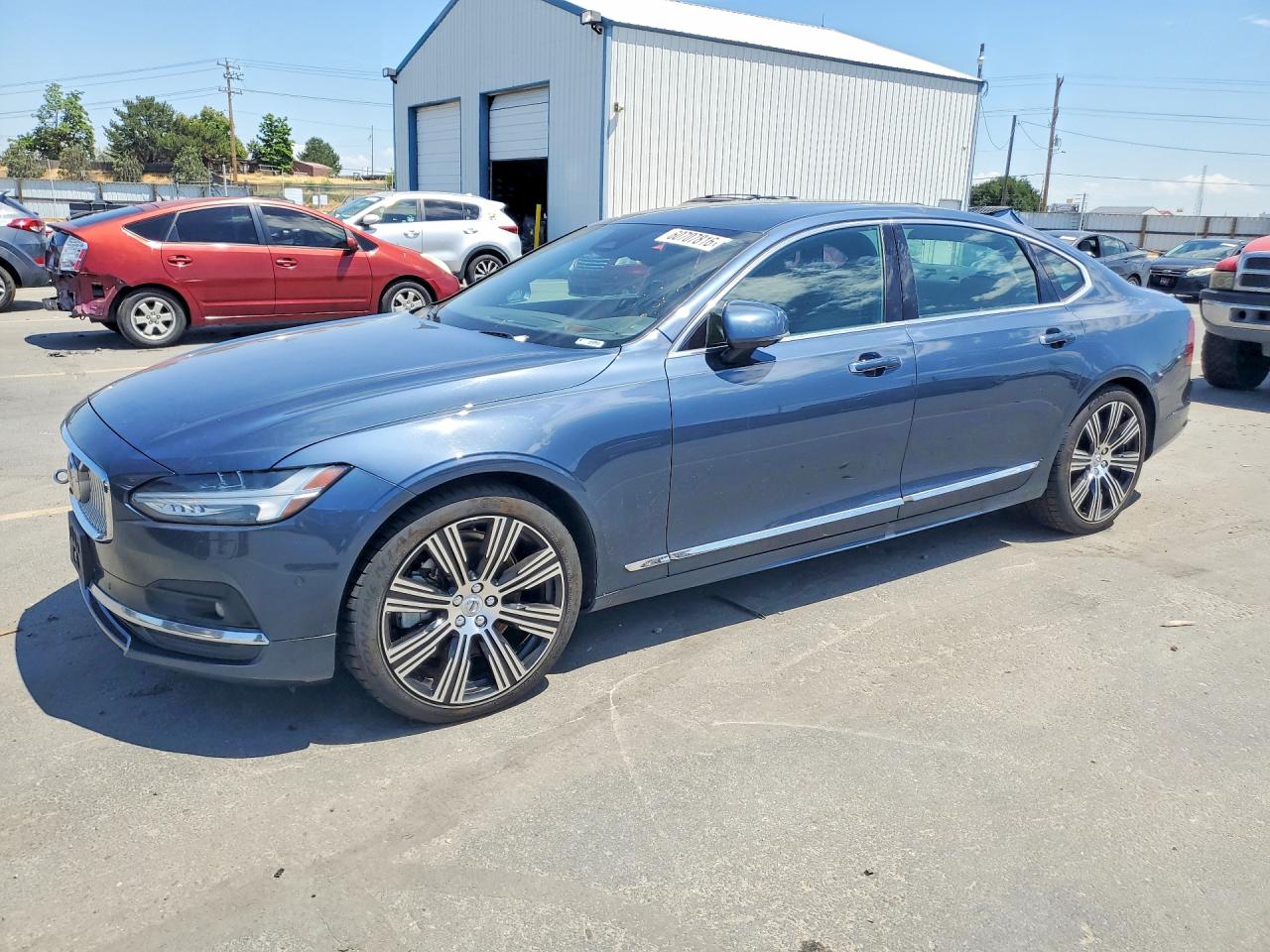 2022 Volvo S90 Inscription, VIN LVY062ML7NP264452 — Undercarriage