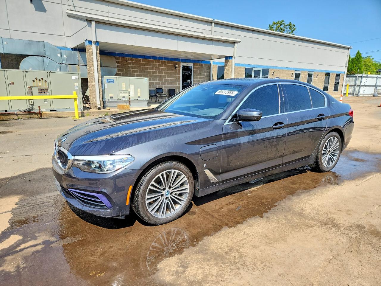 2019 BMW 5 Series 530e xDrive, VIN WBAJB1C52KB375162 — Днище
