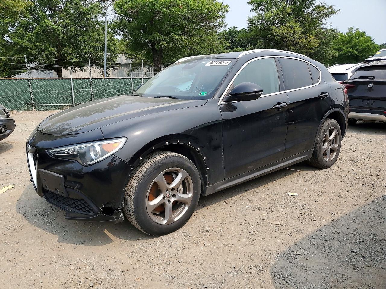 2021 Alfa Romeo Stelvio, VIN ZASPAKAN1M7D11913 — Front end