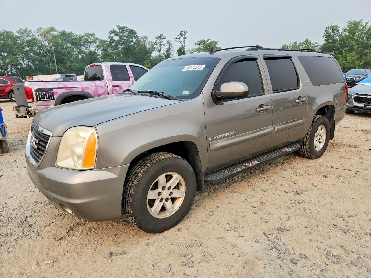 2007 GMC Yukon XL SLT, VIN 1GKFK16357J302632 — Minor dents and scratches