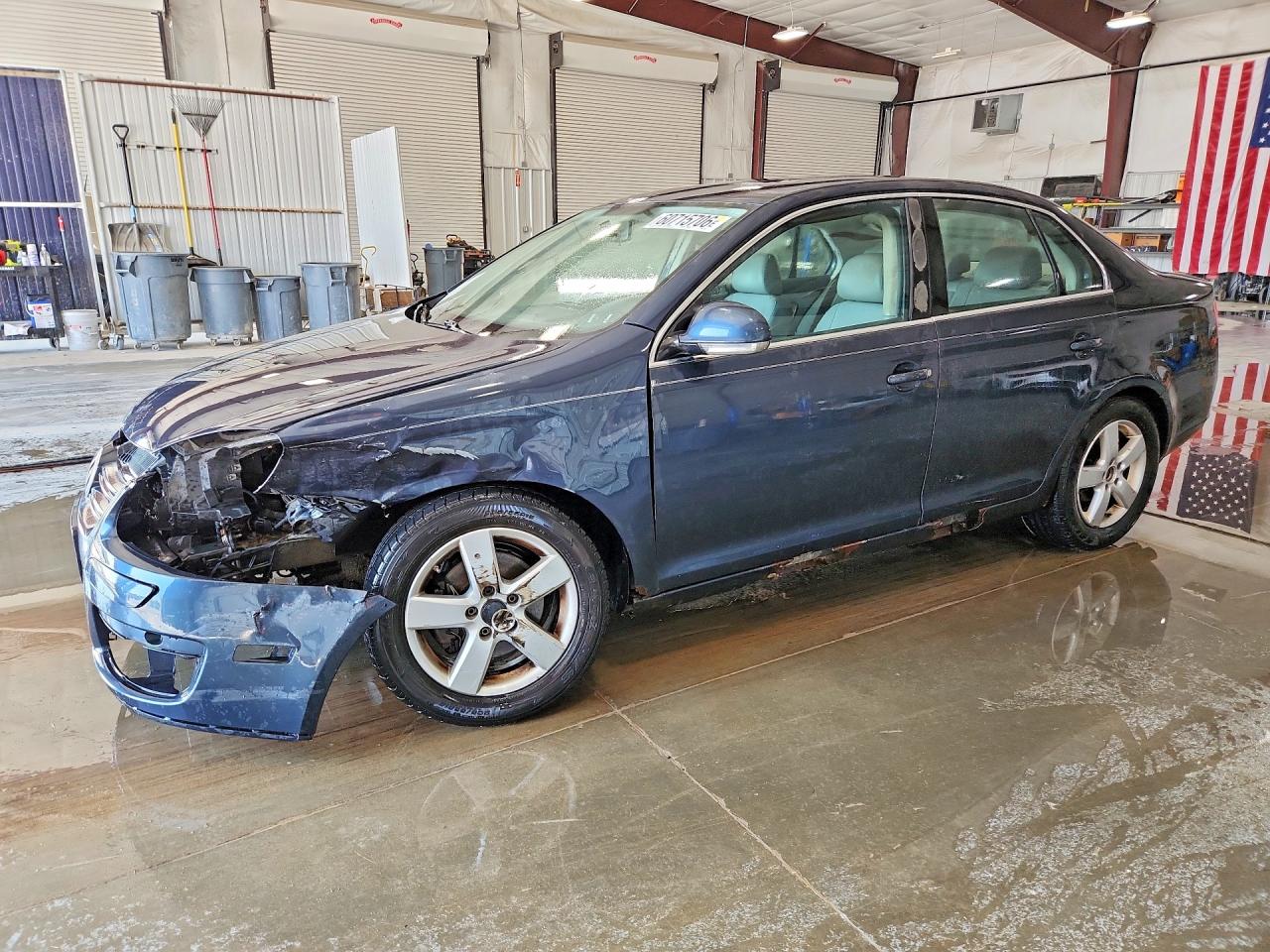 2008 Volkswagen Jetta SE, VIN 3VWRM71K88M105251 — Перед