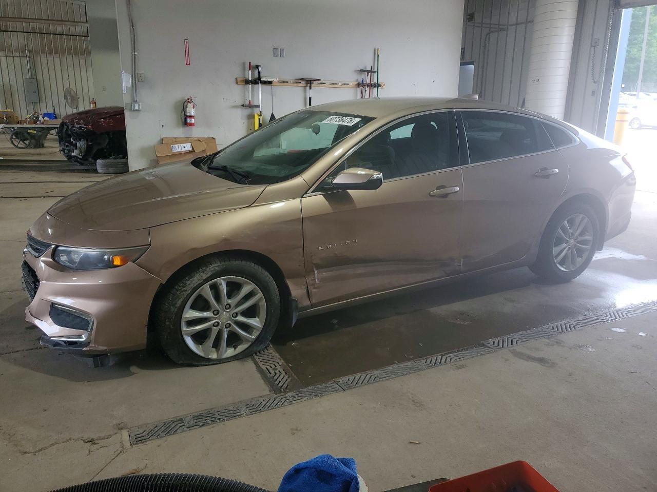 2018 Chevrolet Malibu LT, VIN 1G1ZD5ST9JF266205 — Front end