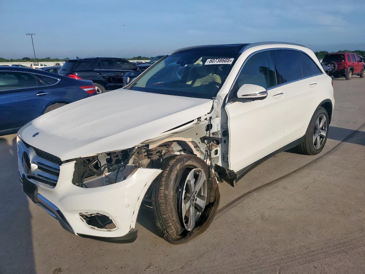2019 Mercedes-Benz GLC 300, VIN WDC0G4JB6KF562384 — Front end