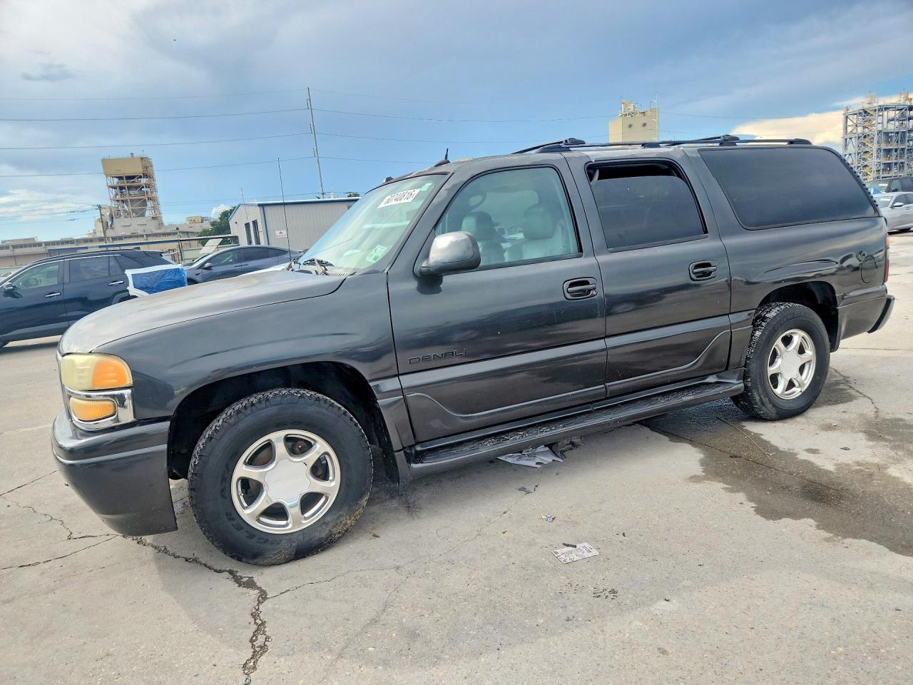 2004 GMC Yukon XL, VIN 1GKFK66U84J320947 — Minor dents and scratches