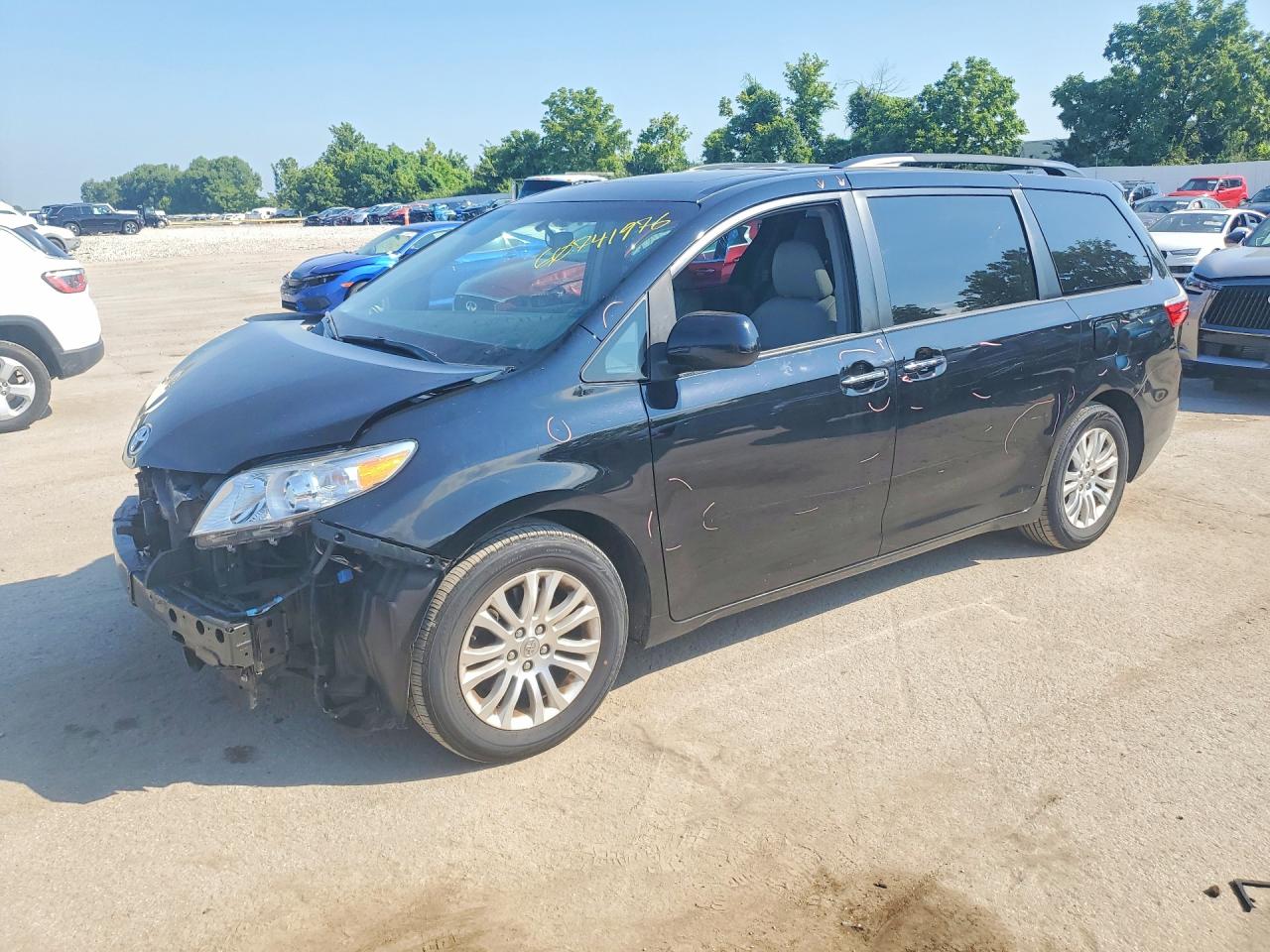 2015 Toyota Sienna Limited Premium, VIN 5TDYK3DC5FS539304 — Перед