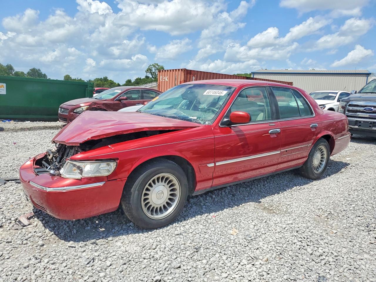 2000 Mercury Grand Marquis GS, VIN 2MEFM74W0YX662811 — Front end