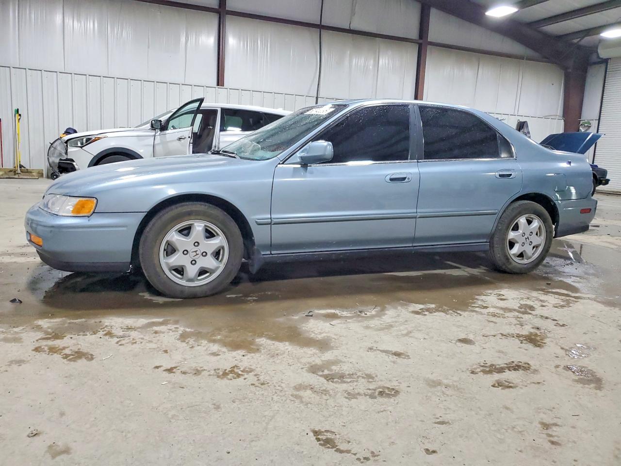 1995 Honda Accord, VIN 1HGCE6663SA031495 — Normal wear