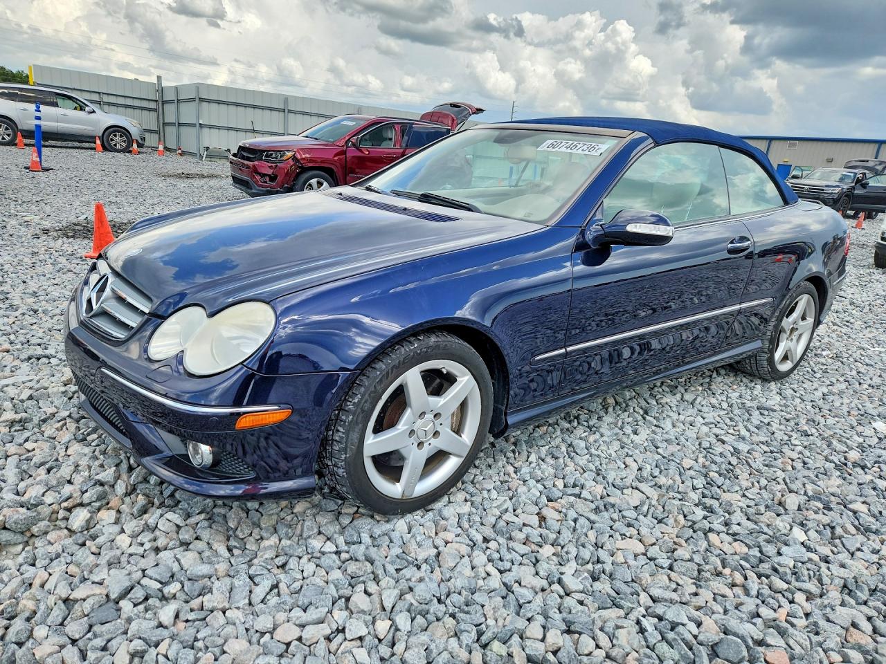2009 Mercedes-Benz CLK 350, VIN WDBTK56F09T104997 — Minor dents and scratches