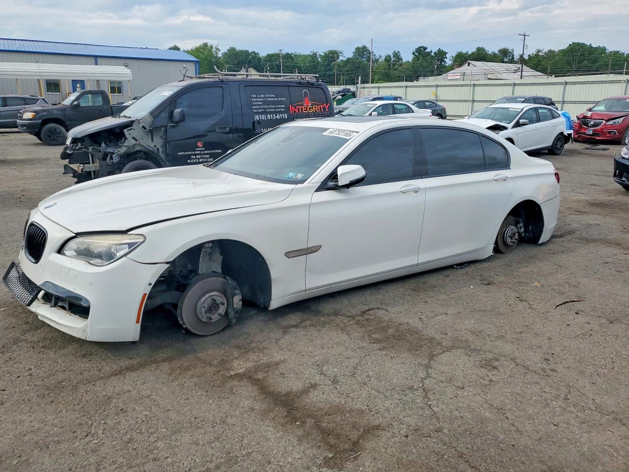2013 BMW 7 Series 750Li xDrive, VIN WBAYF8C5XDD139930 — Front end