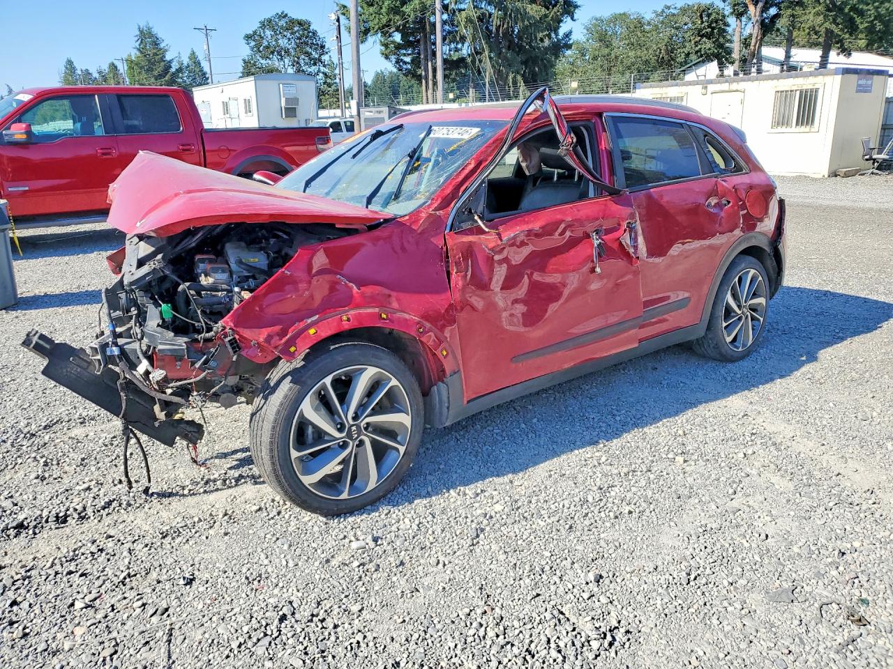 2018 Kia Niro Touring, VIN KNDCE3LC7J5171337 — Front end