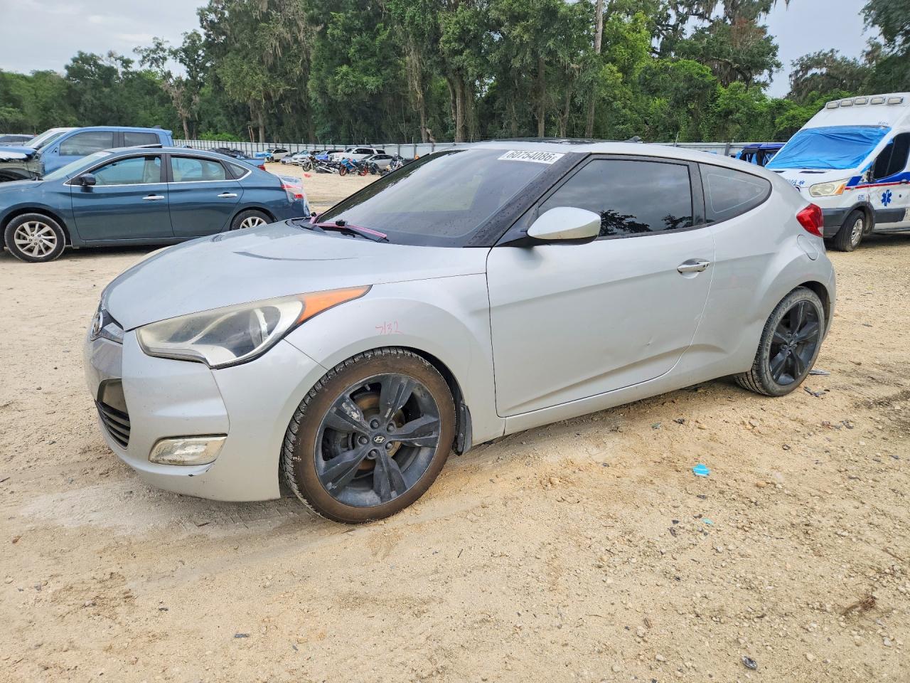 2014 Hyundai Veloster, VIN KMHTC6AD0EU194940 — Зад
