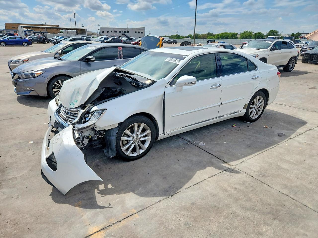 2012 Lexus ES 330, VIN JTHBK1EG9C2512572 — Перед