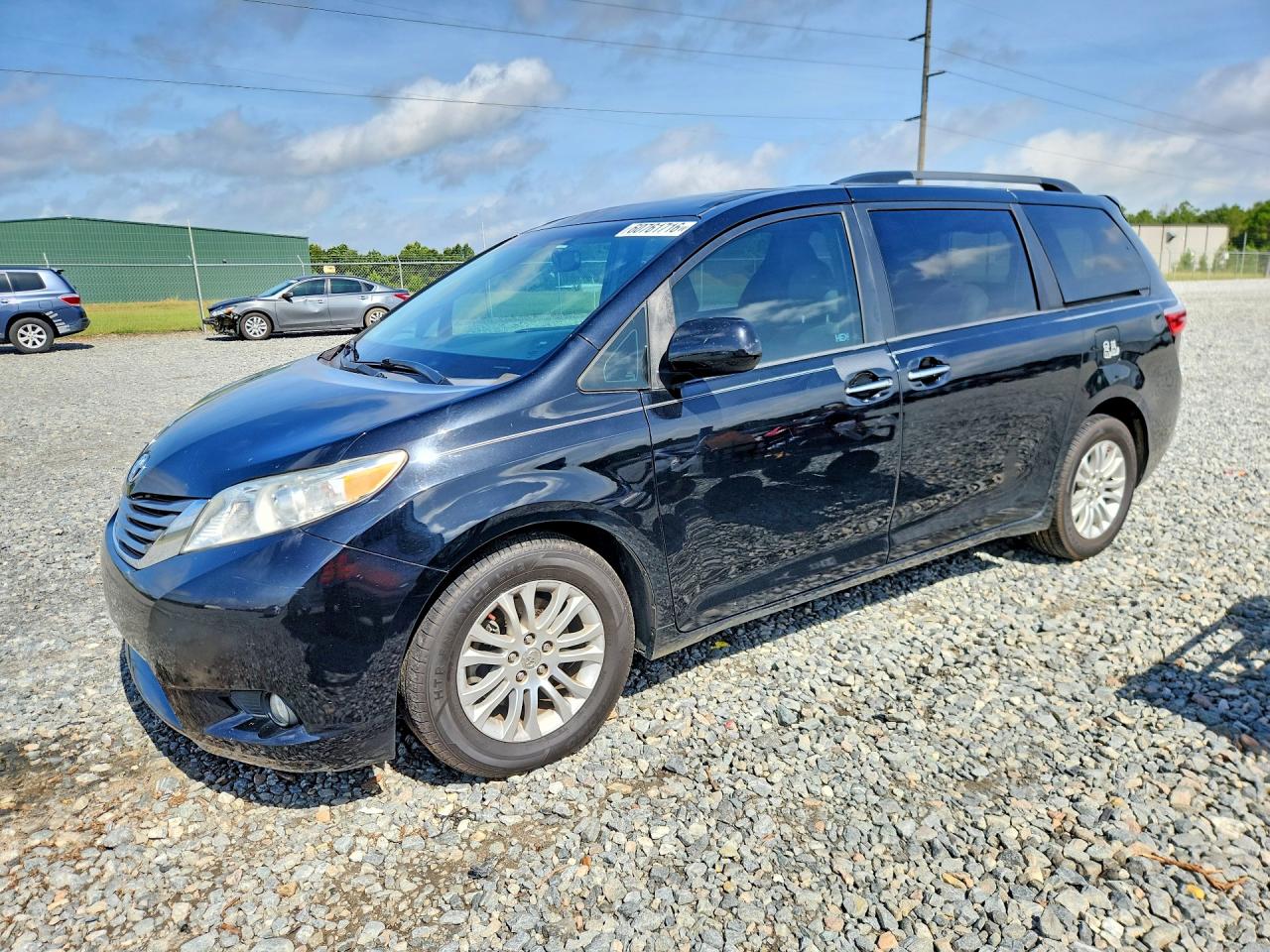 2016 Toyota Sienna XLE Premium, VIN 5TDYK3DC3GS729958 — Side